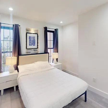 Furnished 1271 Greenpoint New York