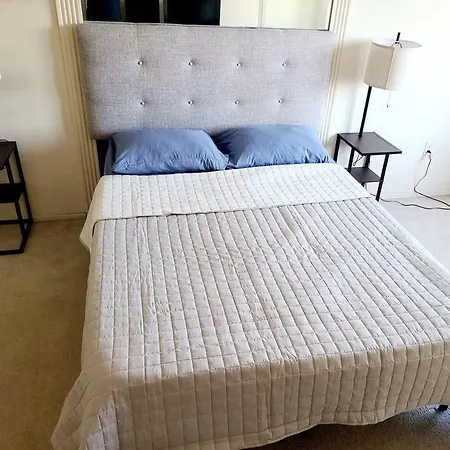 Spacious 3 Level Condo/townhouse, Free Parking. *
