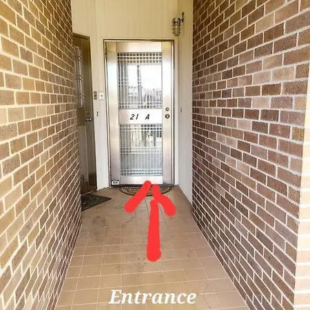 Apartment Spacious 3 Level Condo/townhouse, Free Parking. *