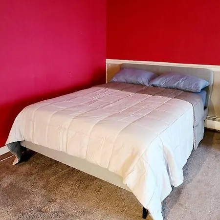 Apartment Spacious 3 Level Condo/townhouse, Free Parking. *