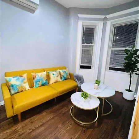Stylish 1 Bedroom - Brooklyn By Train Station Apartment *