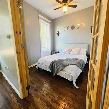 Stylish 1 Bedroom - Brooklyn By Train Station Apartment *