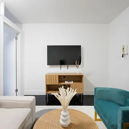 444-5a Newly Renovated 1br In Hell's Kitchen * New York