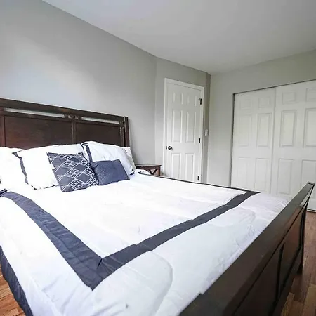 Holiday home Castle In Queens Fit For Royalty *