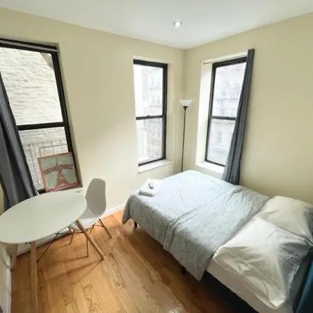 Budget Single Near Park * New York