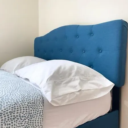 Budget Single Near Park * New York