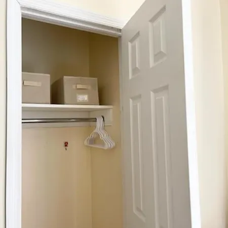 Budget Single Near Park * New York