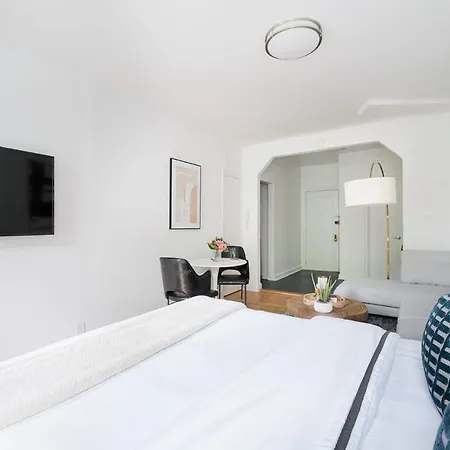 Apartment 444-1c New Studio In Hell's Kitchen New York