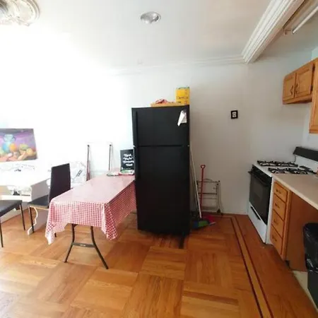 Fawlty Towers In Williamsburg Homestay New York