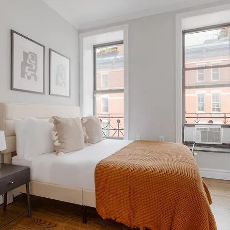 East Village 2br W Wd Nr Groceries Shops Nyc-1235
