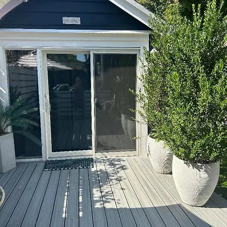 Adorable 1 Bedroom Apartment *