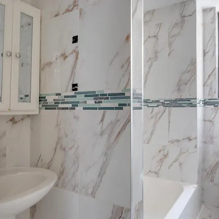 Midtown 2br W Doorman Wd Nr Park Nyc-1246 Apartment