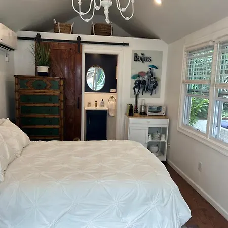 Adorable 1 Bedroom *
