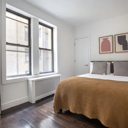 Apartment Midtown 2br W Roofdeck Wd Nr Park Nyc-1245 New York