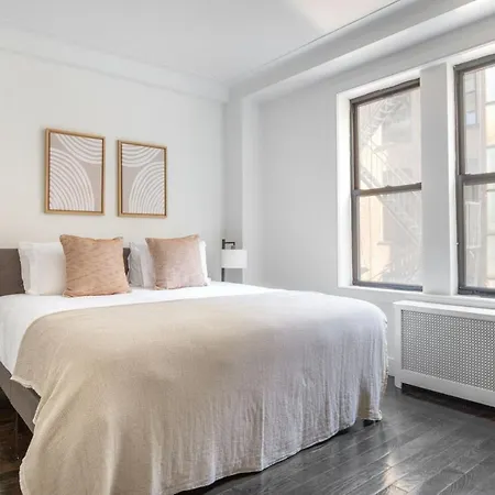 Midtown 2br W Roofdeck Wd Nr Park Nyc-1245 Apartment