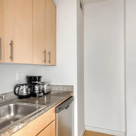 Apartment Fidi W Gym Doorman Nr Freedom Tower Nyc-1096