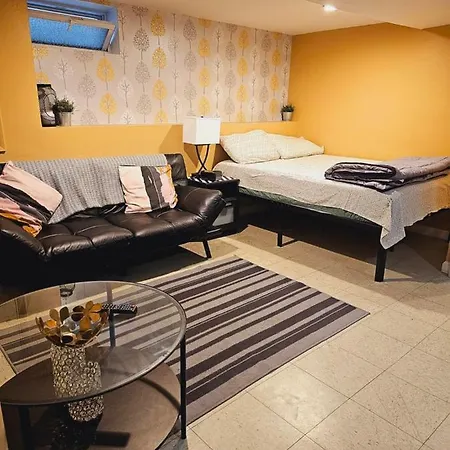 Cozy Queens 5 Mins From Laguardia And 1 Min From Train * New York