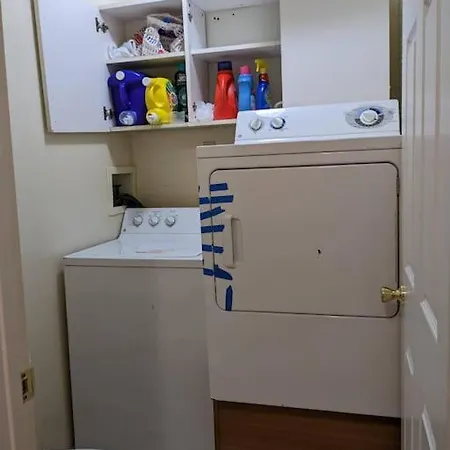 Private In 4 Bedroom Ground Near Subway