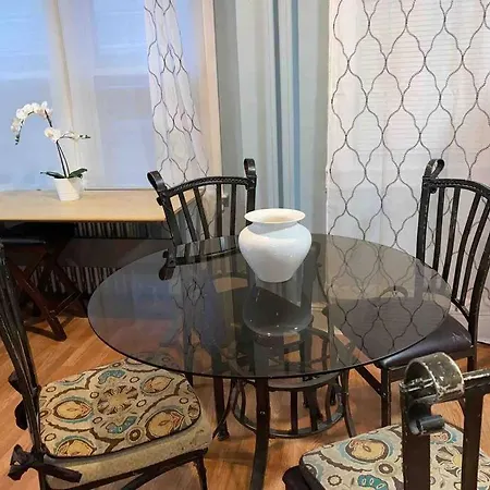 Cute Renovated In The Heart Of Flushing! Apartment New York