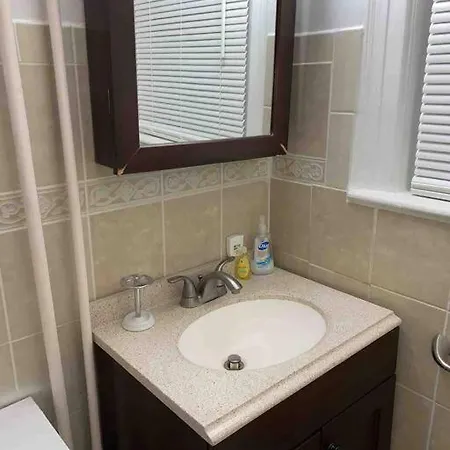 Cute Renovated In The Heart Of Flushing! Apartment *
