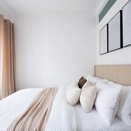 1290-13 Newly Renovated 2 Bedrooms In Ues Apartment *