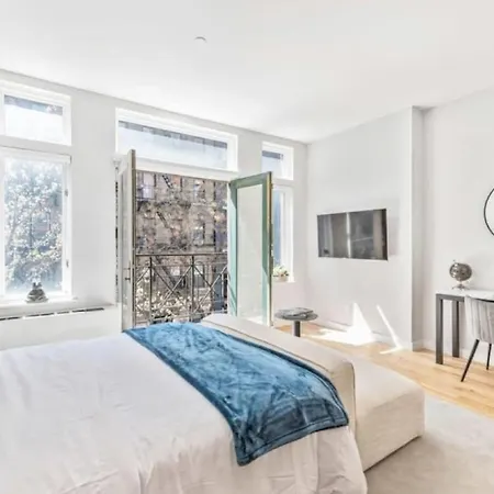 W Charming Juliet Balcony In Upper East New York