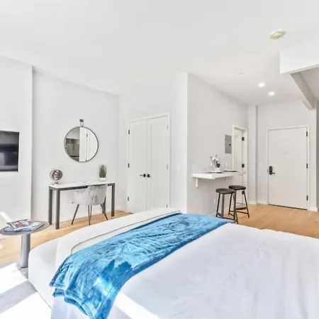 Apartment W Charming Juliet Balcony In Upper East