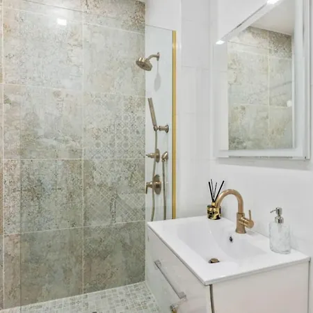 Apartment W Charming Juliet Balcony In Upper East *
