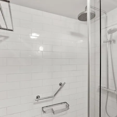 576: Harlem Apartment *