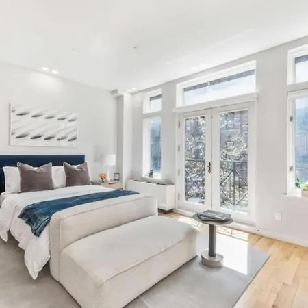 W Charming Juliet Balcony In Upper East *