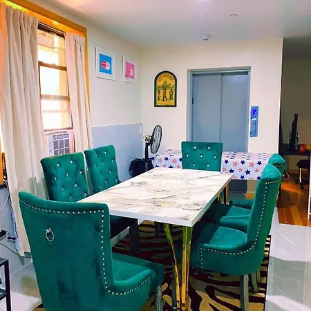 Cozy Queen Bedroom With Private Bathroom Homestay