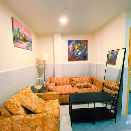 Homestay Cozy Queen Bedroom With Private Bathroom *