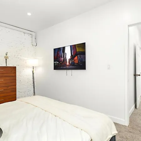 Luxurious 4 Bedroom Townhouse * New York