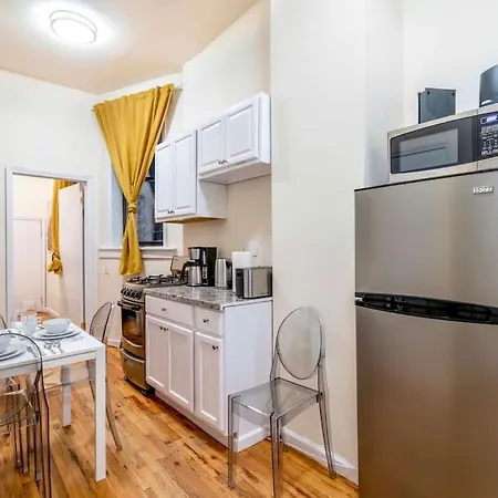 Bright And Cozy 2br Apartment New York
