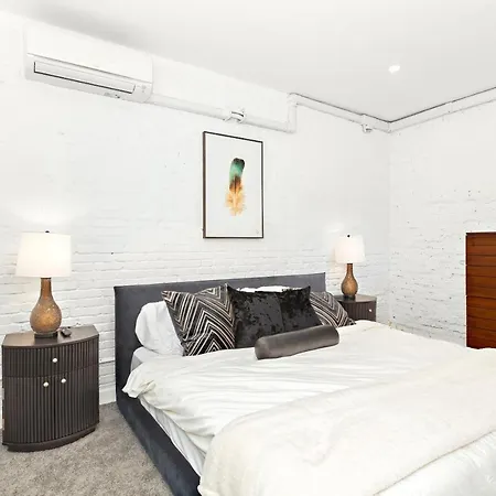 Luxurious 4 Bedroom Townhouse Villa New York