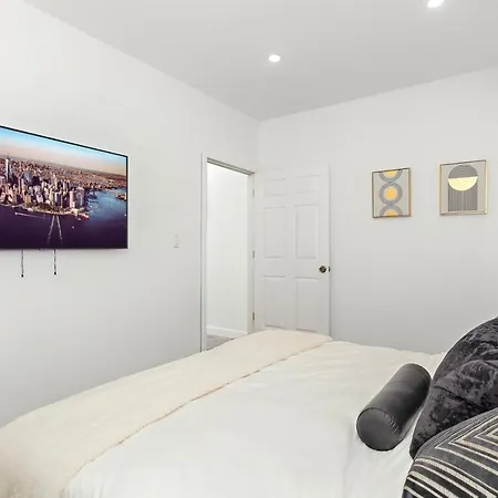 Luxurious 4 Bedroom Townhouse Villa *