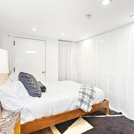Luxurious 4 Bedroom Townhouse Villa New York