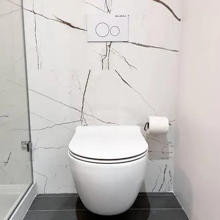 New Beautiful Modern One Bedroom In Brooklyn *