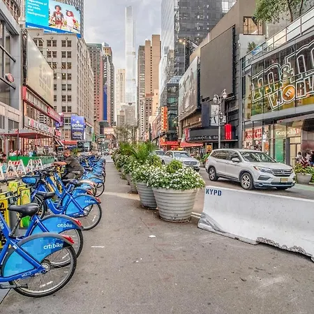 Midtown 1br W Water Views Indoor Pool Nyc-36