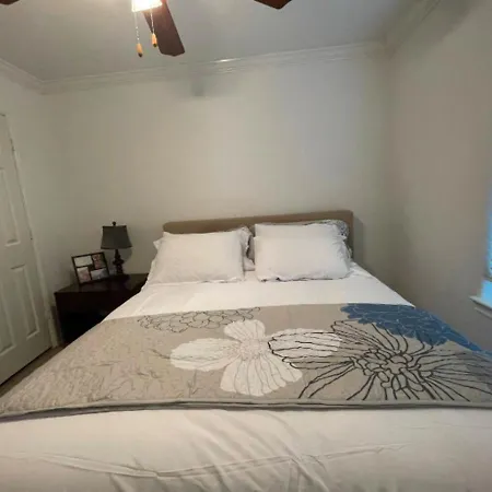 Cozy One Bedroom At Uws Apartment *