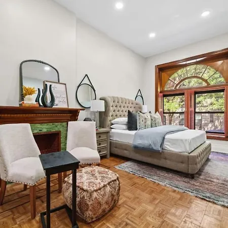 Brownstone Near Subway And Columbia Uni Apartment