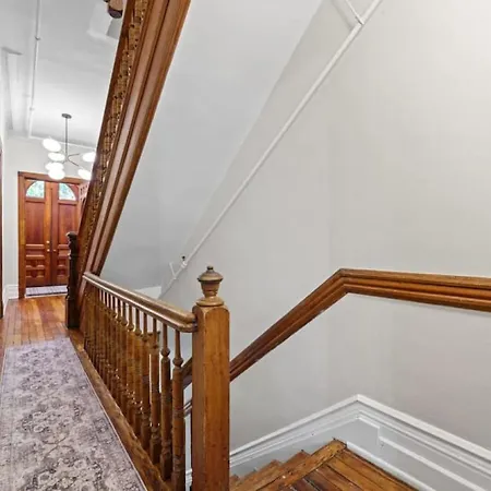 Brownstone Near Subway And Columbia Uni Apartment *