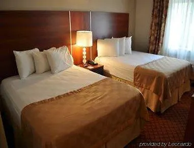 Ramada By Wyndham Staten Island 3*