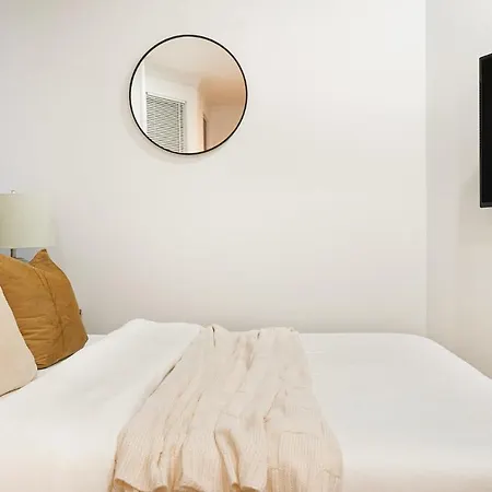 Apartment 403-2e Newly Renovated Ues *