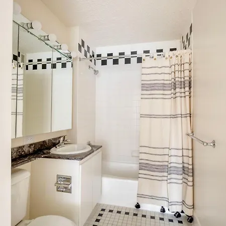 Apartment Ues 2br W Doorman Gym Nr Park Nyc-1299