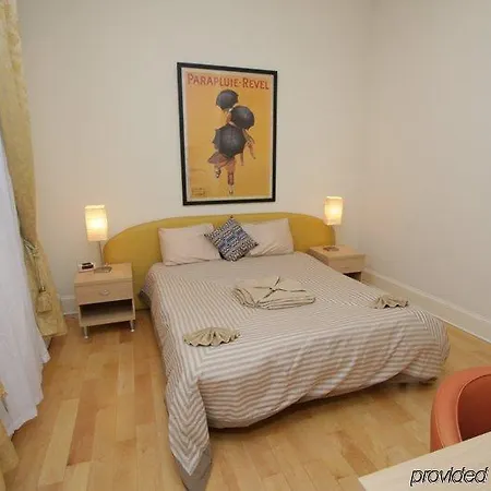 Royal Park Hostel *