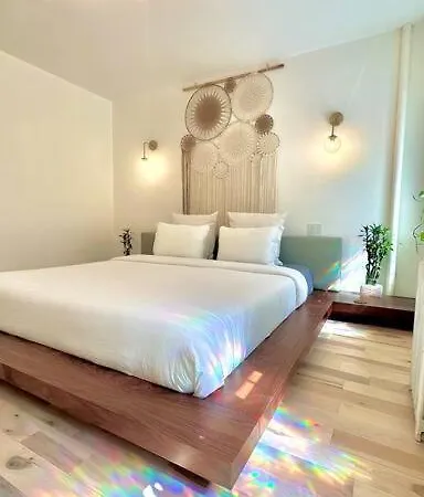 Bright, Airy, Luxe Hideaway”w” Private Backyard Apartment