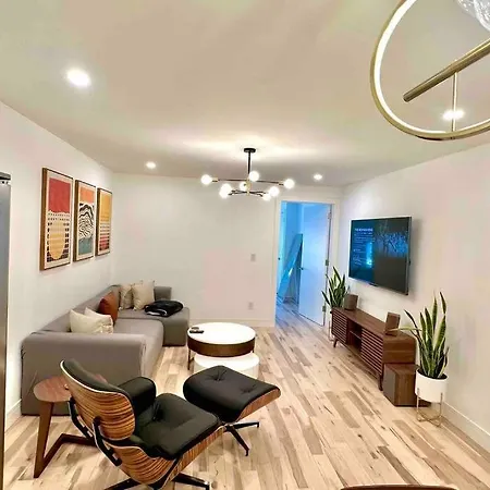 Bright, Airy, Luxe Hideaway”w” Private Backyard Apartment