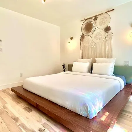 Bright, Airy, Luxe Hideaway”w” Private Backyard Apartment