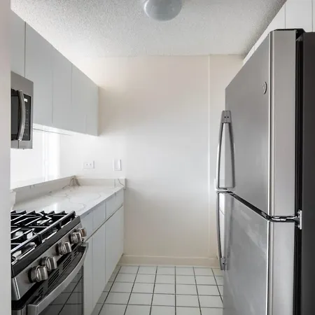 Ues 2br W Elevator Doorman Nr Transportation Nyc-1297 *
